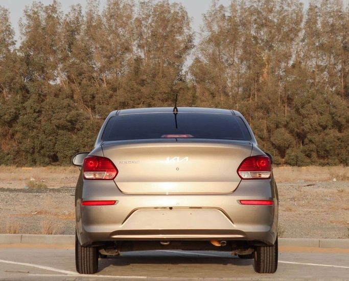 Подержанный Kia Pegas, 1.4 л, 2022 в Шардже от Al Sayed Khamis Used Auto Trading Коричневый цвет. GCC | AUTO.AE