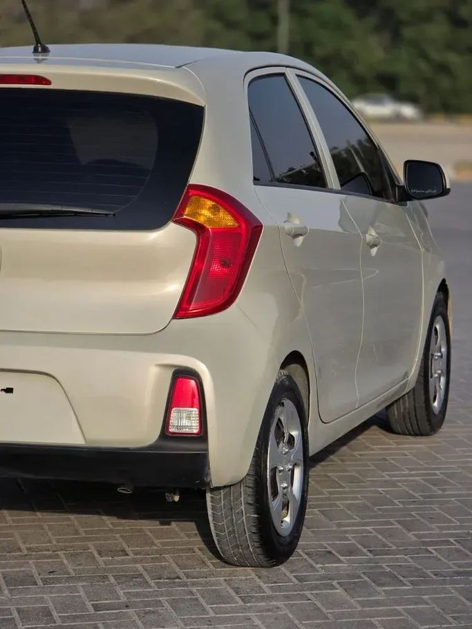 Подержанный Kia Picanto II Рестайлинг, 1.2 л, 2016 в Шардже от Al Sayed Ezzat Khamis Белый цвет. GCC | AUTO.AE