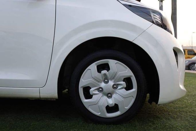 Подержанный Kia Picanto III, 1.2 л, 2020 в Шардже от OMC Used Cars Белый цвет. GCC | AUTO.AE