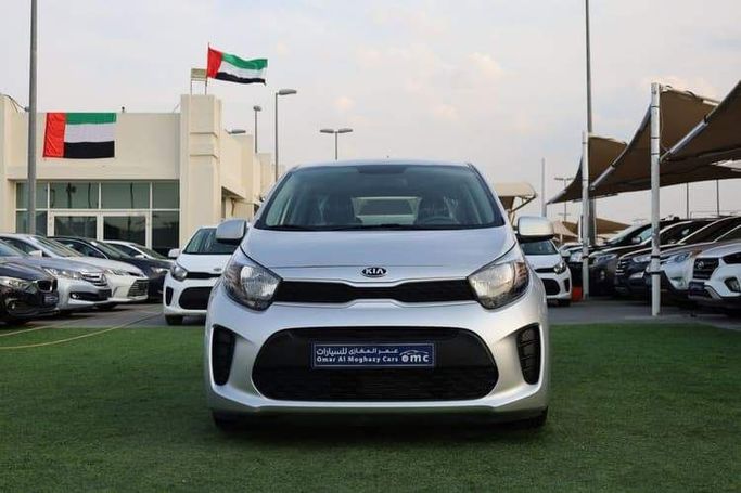 Подержанный Kia Picanto III, 1.2 л, 2020 в Шардже от OMC Used Cars Серебристый цвет. GCC | AUTO.AE