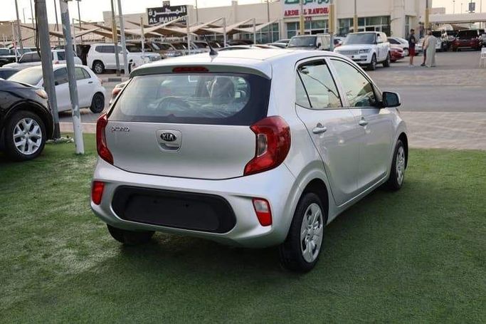 Подержанный Kia Picanto III, 1.2 л, 2020 в Шардже от OMC Used Cars Серебристый цвет. GCC | AUTO.AE