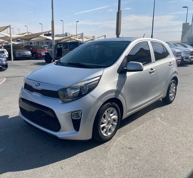مستعملة Kia Picanto ثالثاً, 1.2 l, 2018 في في الشارقة من Emirates & Gulf used cars، اللون فضي. مواصفات الخليج | AUTO.AE