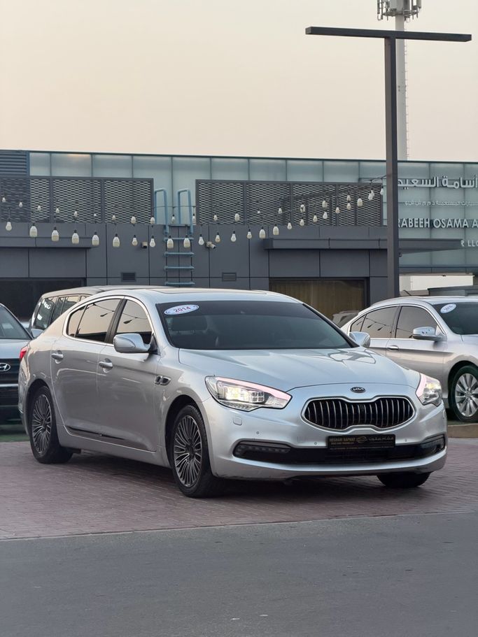 مستعملة Kia Quoris I، 3.3 لتر، 2014 في الإمارات، الشارقة من Hesham Safwat  Used Cars، اللون فضي. مواصفات الخليج | AUTO.AE | إعلان #293450 — صورة 3 من 16