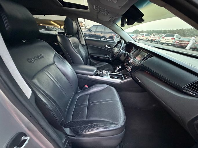 مستعملة Kia Quoris I، 3.3 لتر، 2014 في الإمارات، الشارقة من Hesham Safwat  Used Cars، اللون فضي. مواصفات الخليج | AUTO.AE | إعلان #293450 — صورة 12 من 16