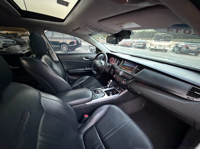 مستعملة Kia Quoris I، 3.3 لتر، 2014 في الإمارات، الشارقة من Hesham Safwat  Used Cars، اللون فضي. مواصفات الخليج | AUTO.AE | إعلان #293450 — صورة 15 من 16