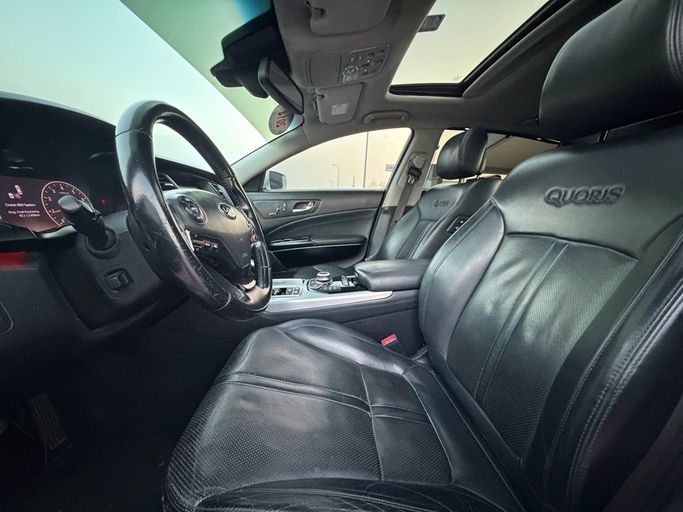 مستعملة Kia Quoris I، 3.3 لتر، 2014 في الإمارات، الشارقة من Hesham Safwat  Used Cars، اللون فضي. مواصفات الخليج | AUTO.AE | إعلان #293450 — صورة 9 من 16