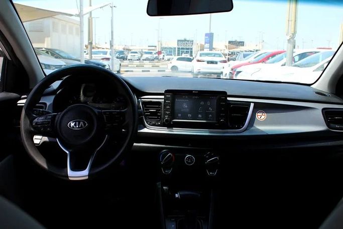 Used Kia Rio IV Facelift (Global market), 1.4 l, 2020 in Sharjah by Sama alsaadah Cars, Silver color. GCC Specs | AUTO.AE
