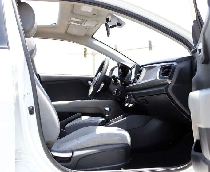Подержанный Kia Rio IV (Global market), 1.4 л, 2020 в Шардже от Al Sayed Khamis Used Cars Белый цвет. GCC | AUTO.AE