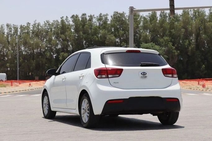 Подержанный Kia Rio IV (Global market), 1.4 л, 2020 в Шардже от Al Sayed Khamis Used Cars Белый цвет. GCC | AUTO.AE
