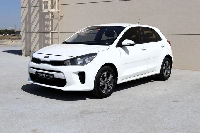 Подержанный Kia Rio IV (Global market), 1.4 л, 2019 в Шардже от Al Sayed Khamis Used Cars Белый цвет. GCC | AUTO.AE
