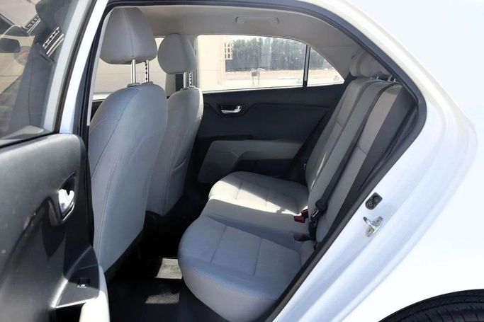 Подержанный Kia Rio IV (Global market), 1.4 л, 2019 в Шардже от Al Sayed Khamis Used Cars Белый цвет. GCC | AUTO.AE