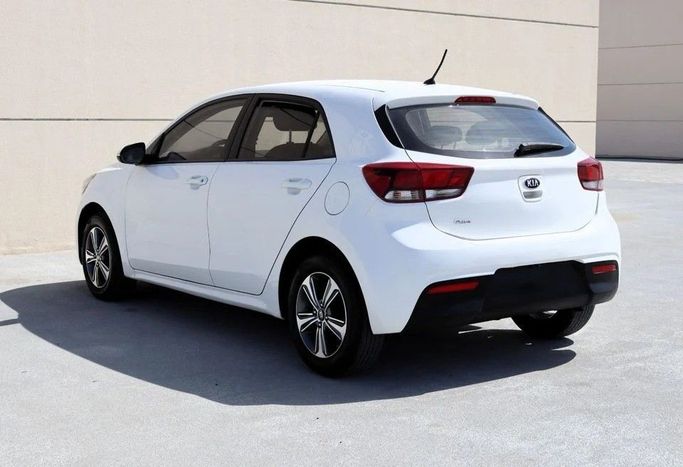 Подержанный Kia Rio IV (Global market), 1.4 л, 2019 в Шардже от Al Sayed Khamis Used Cars Белый цвет. GCC | AUTO.AE