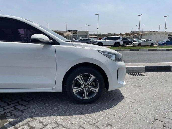 Подержанный Kia Rio IV (Global market), 1.4 л, 2019 в Шардже от Al Sayed Khamis Used Cars Белый цвет. GCC | AUTO.AE