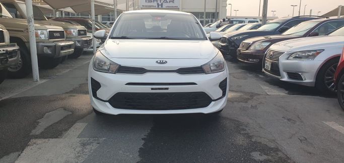 Новый Kia Rio IV Рестайлинг, 1.6 л, 2021 в Шардже от Ishtar Used Cars Белый цвет. GCC | AUTO.AE