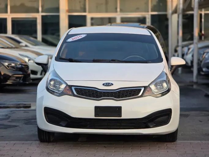 Подержанный Kia Rio III, 1.4 л, 2015 в Шардже от Al Sayed Ezzat Khamis Белый цвет. Other | AUTO.AE