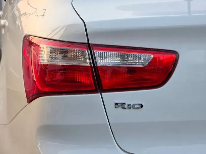 Подержанный Kia Rio III, 1.4 л, 2015 в Шардже от Al Sayed Ezzat Khamis Белый цвет. Other | AUTO.AE