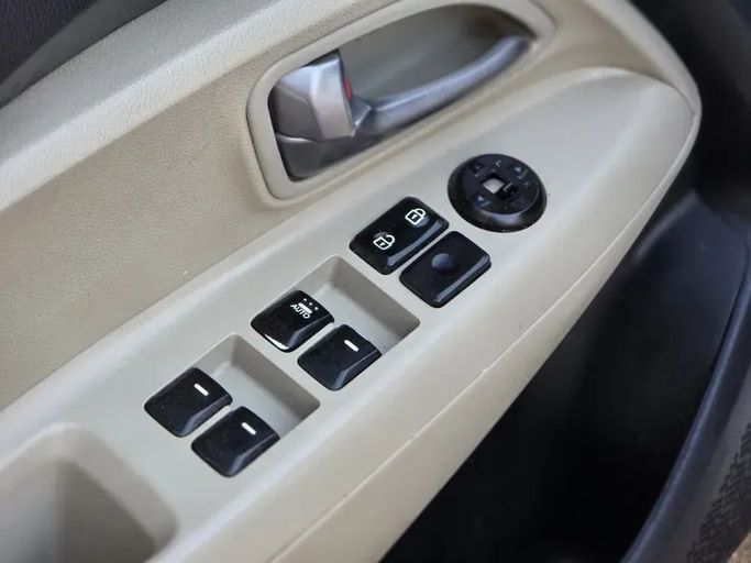 Подержанный Kia Rio III, 1.4 л, 2015 в Шардже от Al Sayed Ezzat Khamis Белый цвет. Other | AUTO.AE