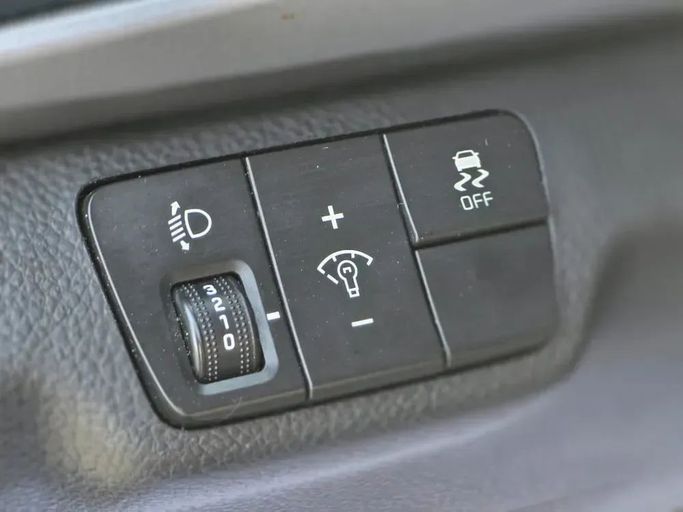 Подержанный Kia Rio IV, 1.6 л, 2019 в Шардже от Al Sayed Ezzat Khamis Синий цвет.  | AUTO.AE