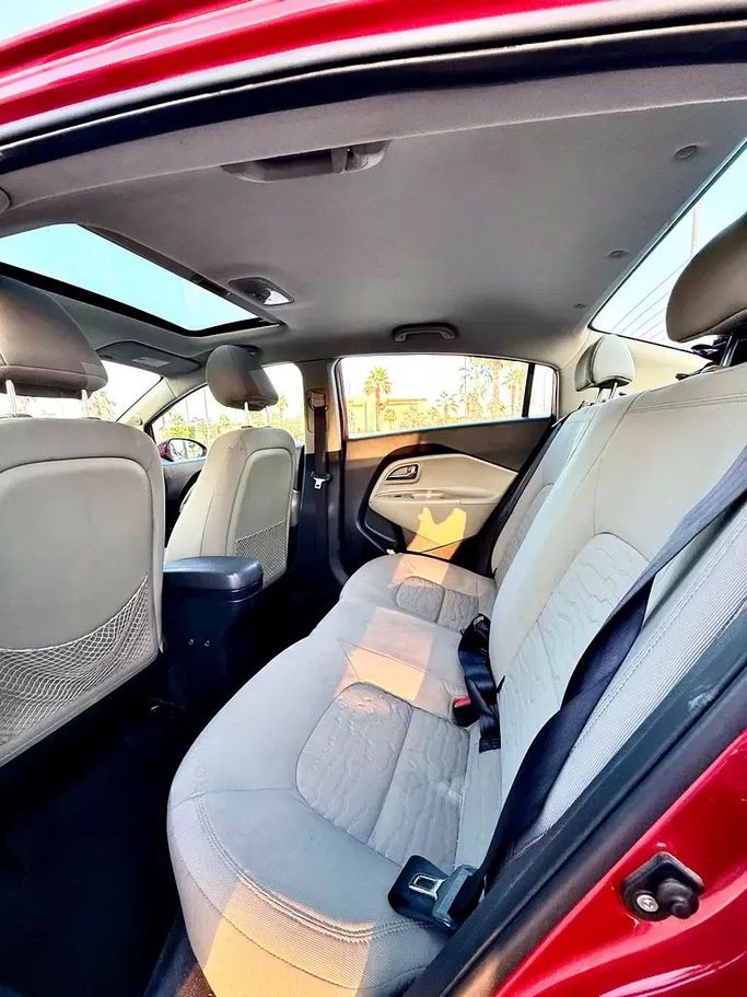 Подержанный Kia Rio III Рестайлинг, 1.4 л, 2016 в Шардже от Ryno Cars Красный цвет. GCC | AUTO.AE