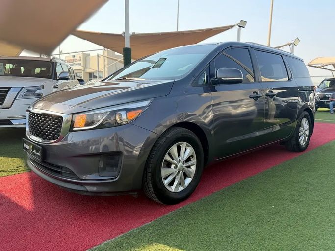 Подержанный Kia Sedona III, 3.3 л, 2015 в Шардже от Al Muhtaref Used Cars Серый цвет. Корейская | AUTO.AE | Объявление #272361
