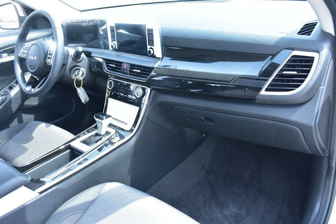 Новый Kia Seltos I Рестайлинг, 1.6 л, 2024 в Шардже от Alfaris Used Cars Белый цвет.  | AUTO.AE