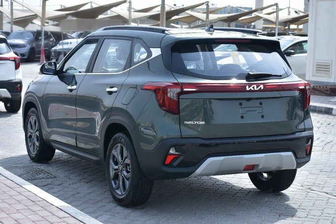Новый Kia Seltos I Рестайлинг, 1.6 л, 2025 в Шардже от Alfaris Used Cars Зеленый цвет.  | AUTO.AE