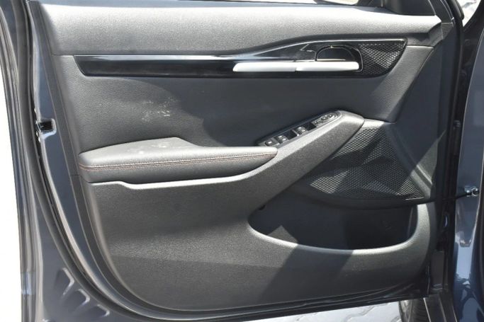 New Kia Seltos I Facelift, 1.6 l, 2025 in Sharjah by Alfaris Used Cars, Grey color. Other | AUTO.AE