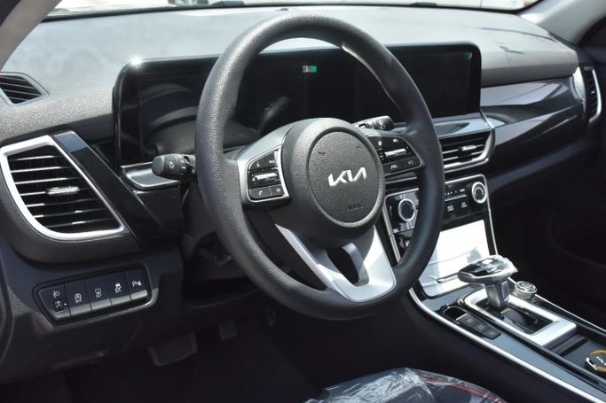 New Kia Seltos I Facelift, 1.6 l, 2024 in Sharjah by Alfaris Used Cars, Black color. Other | AUTO.AE