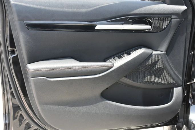 New Kia Seltos I Facelift, 1.6 l, 2024 in Sharjah by Alfaris Used Cars, Black color. Other | AUTO.AE