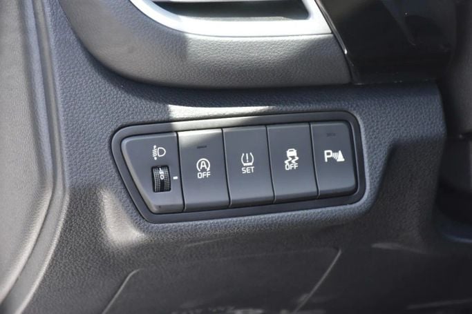 Новый Kia Seltos I Рестайлинг, 1.6 л, 2024 в Шардже от Alfaris Used Cars Белый цвет. Other | AUTO.AE
