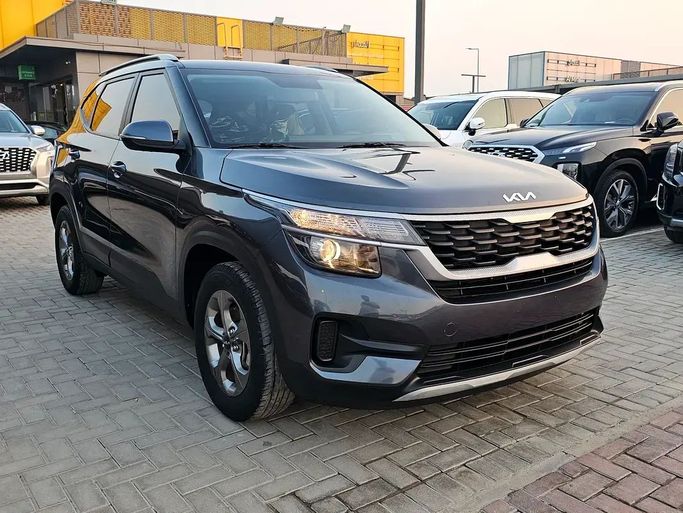 Used Kia Seltos I Facelift, 1.6 l, 2023 in Sharjah by Al Hedou Used Cars, Grey color. GCC Specs | AUTO.AE