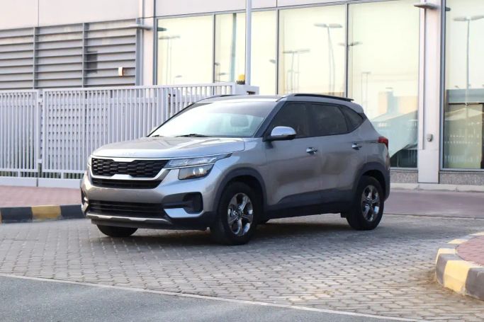 Подержанный Kia Seltos I Рестайлинг, 1.6 л, 2022 в Шардже от Sama Al Sham Cars Серый цвет. GCC | AUTO.AE