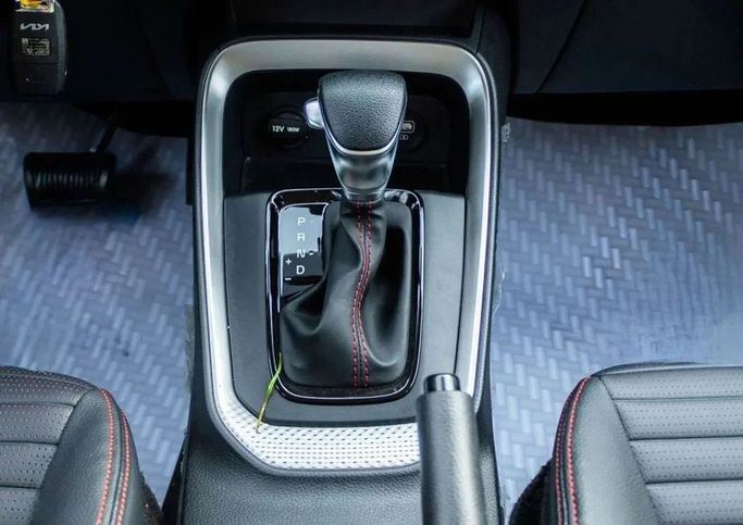 Новый Kia Sonet I, 1.5 л, 2023 в Шардже от Nour Alnukhba Motors Серебристый цвет. Other | AUTO.AE