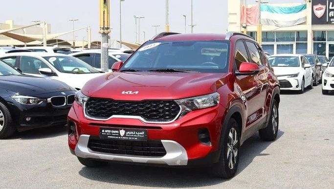 Подержанный Kia Sonet I, 1.5 л, 2023 в Шардже от Al Sayed Khamis Used Cars Красный цвет. GCC | AUTO.AE