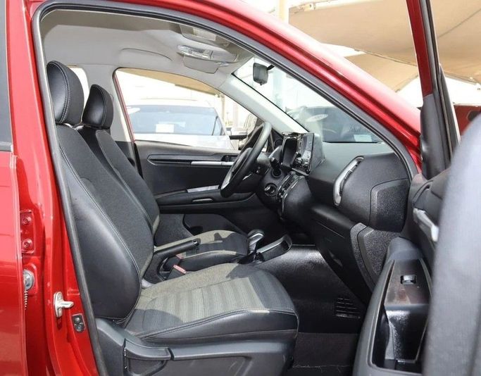 Подержанный Kia Sonet I, 1.5 л, 2023 в Шардже от Al Sayed Khamis Used Cars Красный цвет. GCC | AUTO.AE