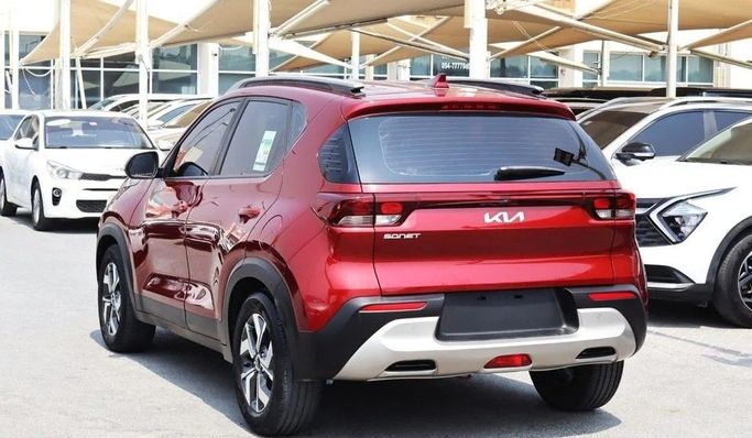 Подержанный Kia Sonet I, 1.5 л, 2023 в Шардже от Al Sayed Khamis Used Cars Красный цвет. GCC | AUTO.AE