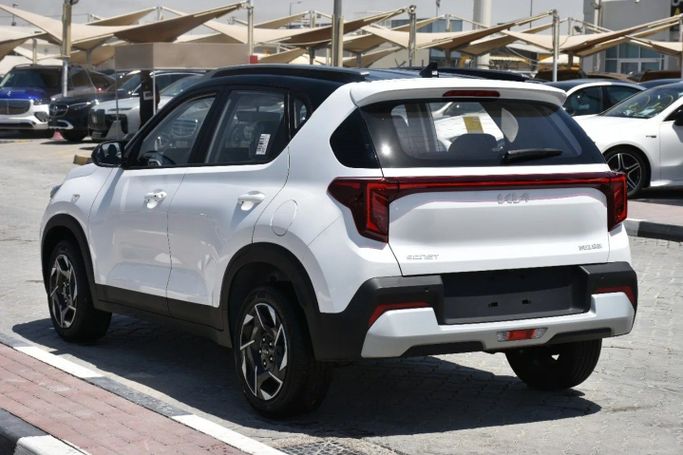 Новый Kia Sonet I Рестайлинг, 1.0 л, 2024 в Шардже от Alfaris Used Cars Белый цвет. Other | AUTO.AE