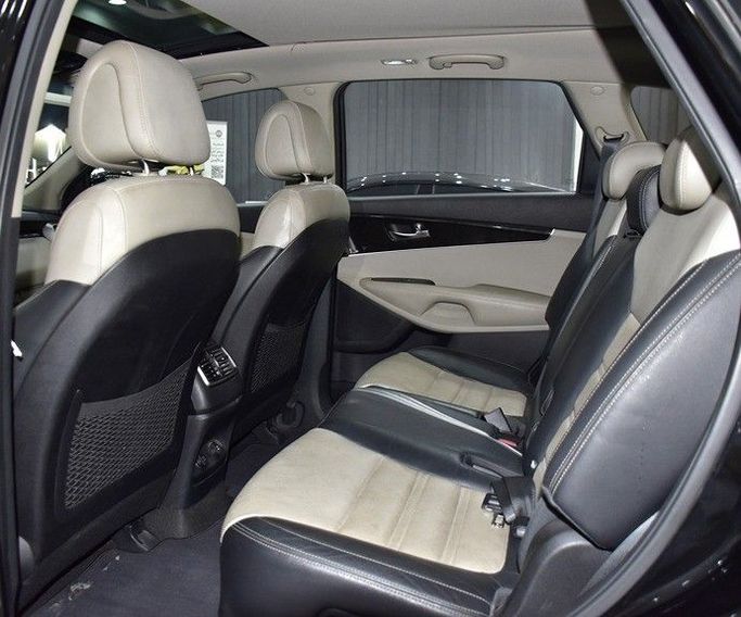 Used Kia Sorento III Prime, 3.3 l, 2016 in Sharjah by Honey Gidosha Used Cars Tr., Black color.  | AUTO.AE