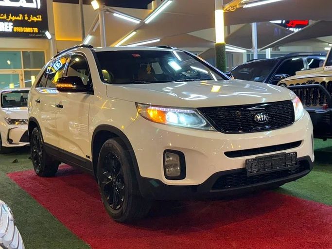 Подержанный Kia Sorento III Prime, 3.3 л, 2014 в Шардже от Al Muhtaref Used Cars Белый цвет. GCC | AUTO.AE