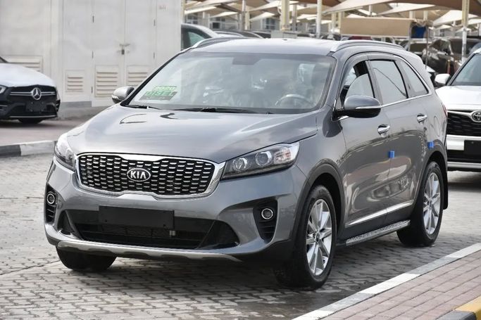 Подержанный Kia Sorento III Prime Рестайлинг, 2.0 л, 2020 в Шардже от Alfaris Used Cars Серый цвет. Other | AUTO.AE