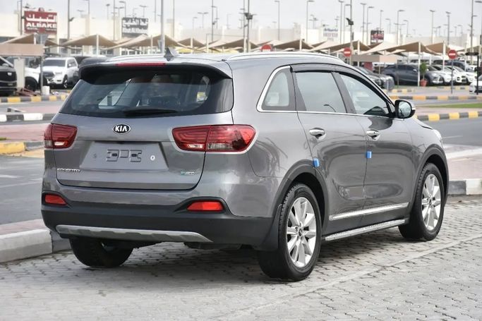 Подержанный Kia Sorento III Prime Рестайлинг, 2.0 л, 2020 в Шардже от Alfaris Used Cars Серый цвет. Other | AUTO.AE