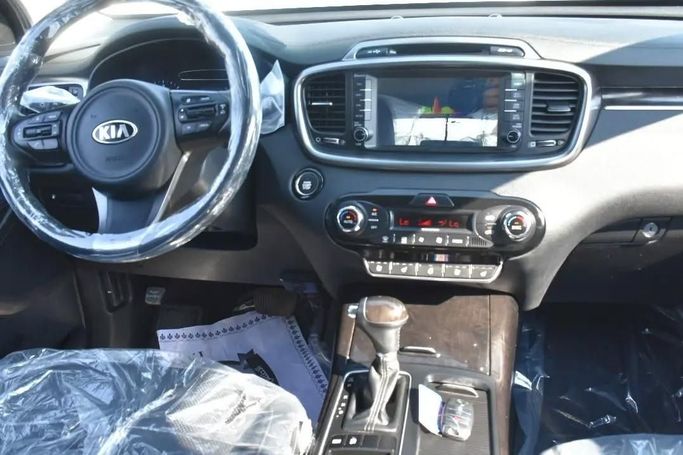 Подержанный Kia Sorento III Prime Рестайлинг, 2.0 л, 2020 в Шардже от Alfaris Used Cars Серый цвет. Other | AUTO.AE