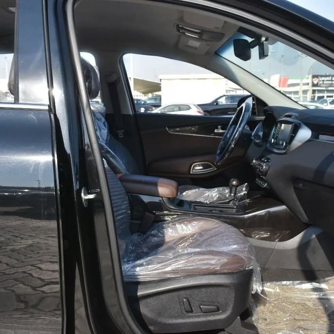 Подержанный Kia Sorento III Prime Рестайлинг, 2.0 л, 2020 в Шардже от Alfaris Used Cars Черный цвет. Other | AUTO.AE