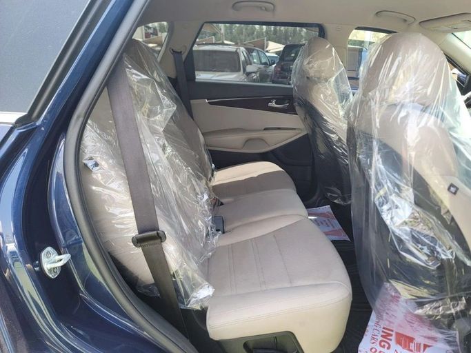 Used Kia Sorento III Prime Facelift, 2.4 l, 2018 in Sharjah by Tabarak Used Cars, Blue color. American Specs | AUTO.AE