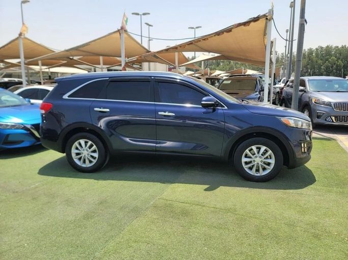 Used Kia Sorento III Prime Facelift, 2.4 l, 2018 in Sharjah by Tabarak Used Cars, Blue color. American Specs | AUTO.AE