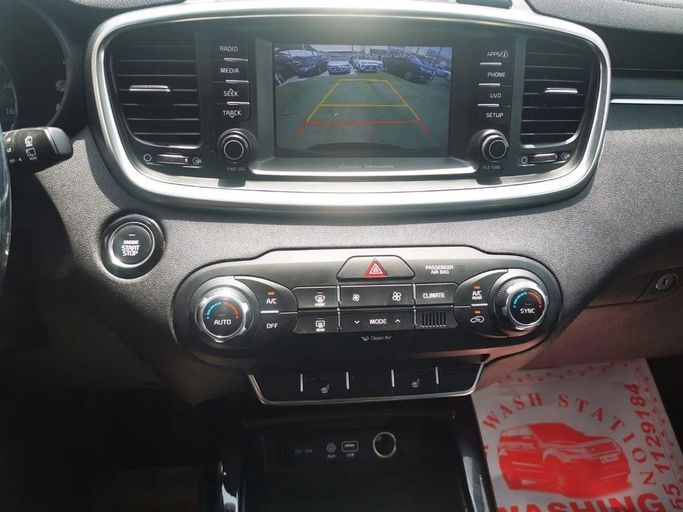 Подержанный Kia Sorento III Prime Рестайлинг, 3.3 л, 2018 в Шардже от Tabarak Used Cars Серый цвет. Американская | AUTO.AE