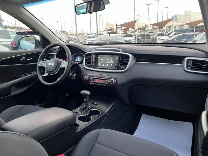 Подержанный Kia Sorento III Prime Рестайлинг, 3.3 л, 2019 в Шардже от Tabarak Used Cars Белый цвет. Американская | AUTO.AE
