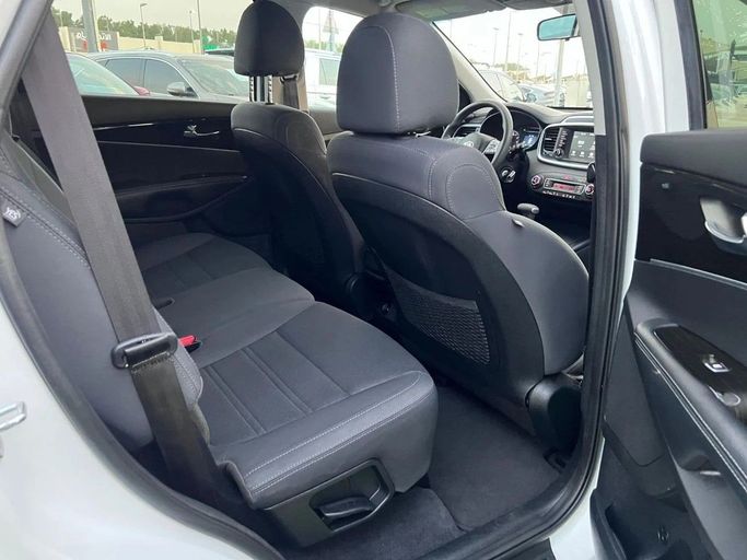 Подержанный Kia Sorento III Prime Рестайлинг, 3.3 л, 2019 в Шардже от Tabarak Used Cars Белый цвет. Американская | AUTO.AE