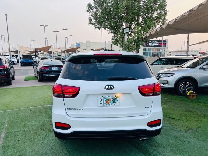 Подержанный Kia Sorento III Prime Рестайлинг, 3.3 л, 2019 в Шардже от Tabarak Used Cars Белый цвет. Американская | AUTO.AE