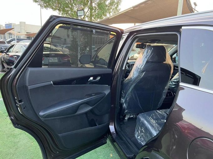 Подержанный Kia Sorento III Prime, 3.3 л, 2017 в Шардже от Tabarak Used Cars Коричневый цвет. Американская | AUTO.AE